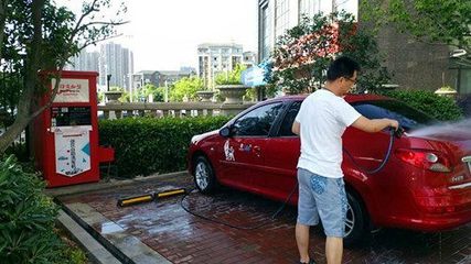 洗车工转型记 从手动擦车到自助洗车机，赚钱方式悄然升级